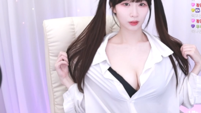 셔츠 풀어헤치고 다 보여주시는 눈나